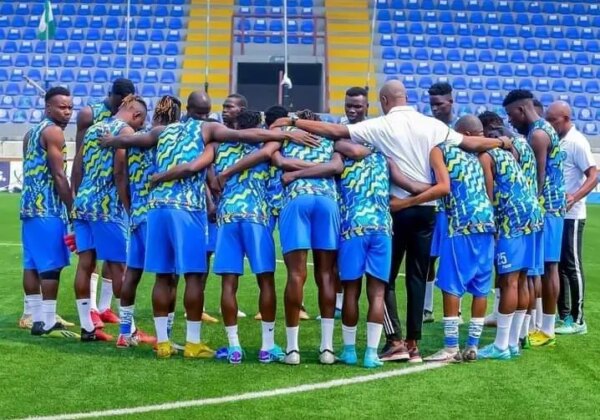 Neville charges Warri Wolves players not to relent in promotion fight